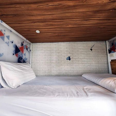 Baan Mai Kradan Hostel Chiang Rai Bagian luar foto